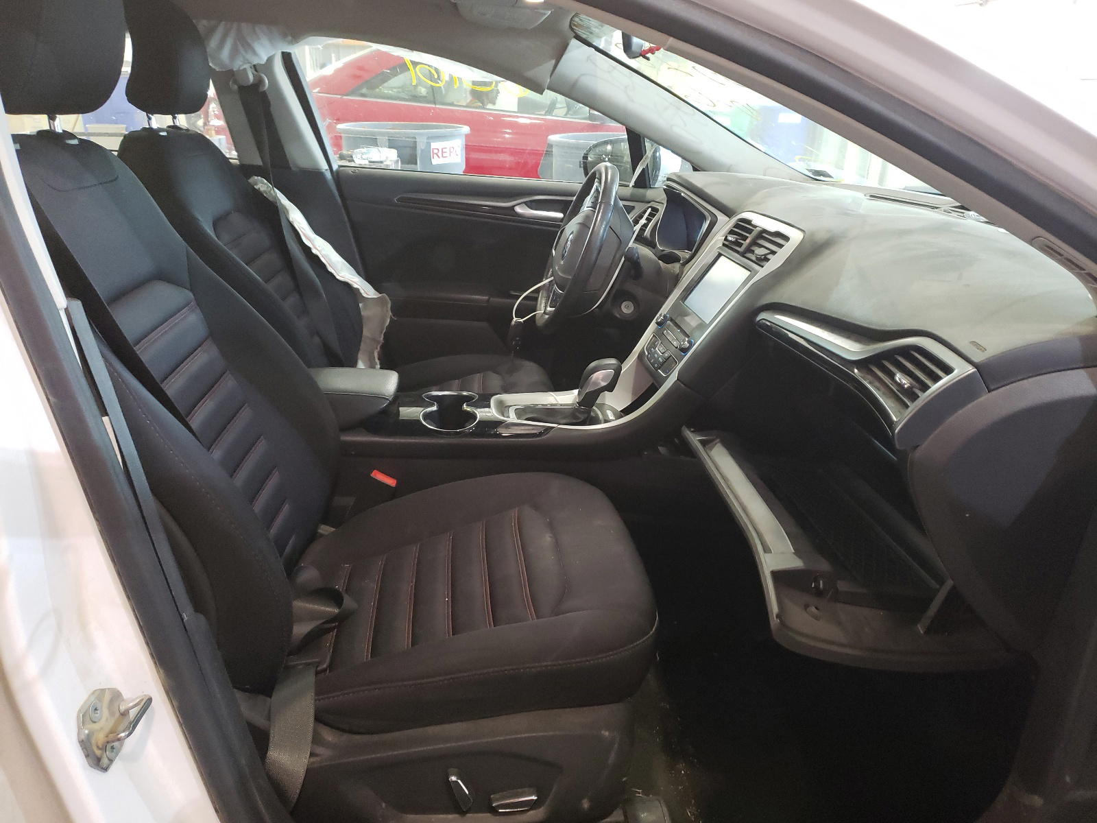 Photo 5 from auction – 2016 FORD FUSION SE with VIN 3FA6P0H72GR310528