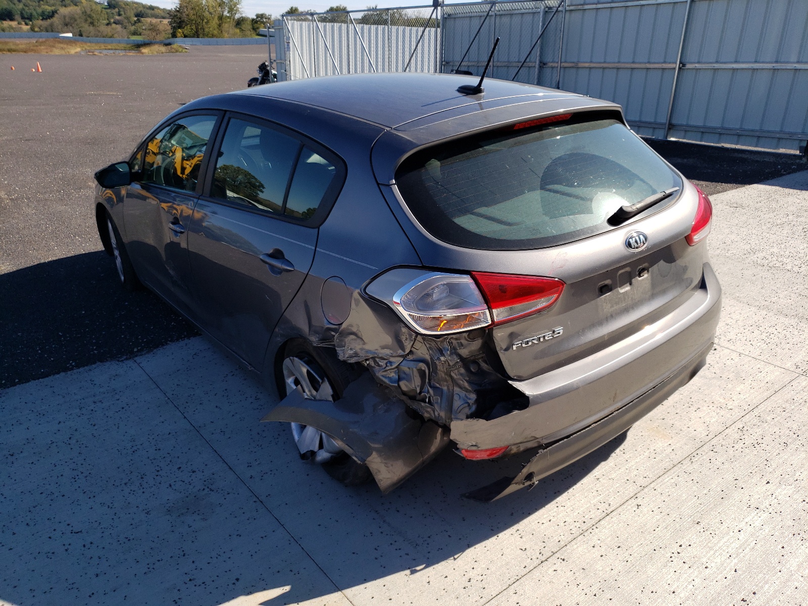 Photo 3 from auction – 2016 KIA FORTE LX with VIN KNAFK5A88G5586284