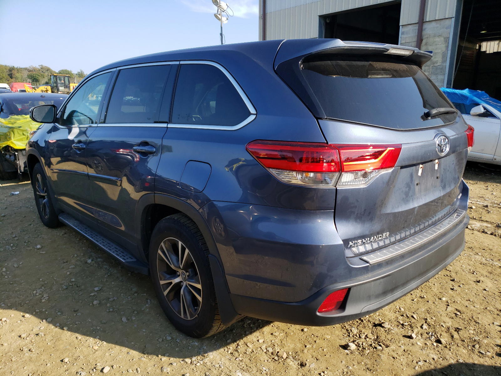 Photo 3 from auction – 2019 TOYOTA HIGHLANDER with VIN 5TDBZRFH2KS984784