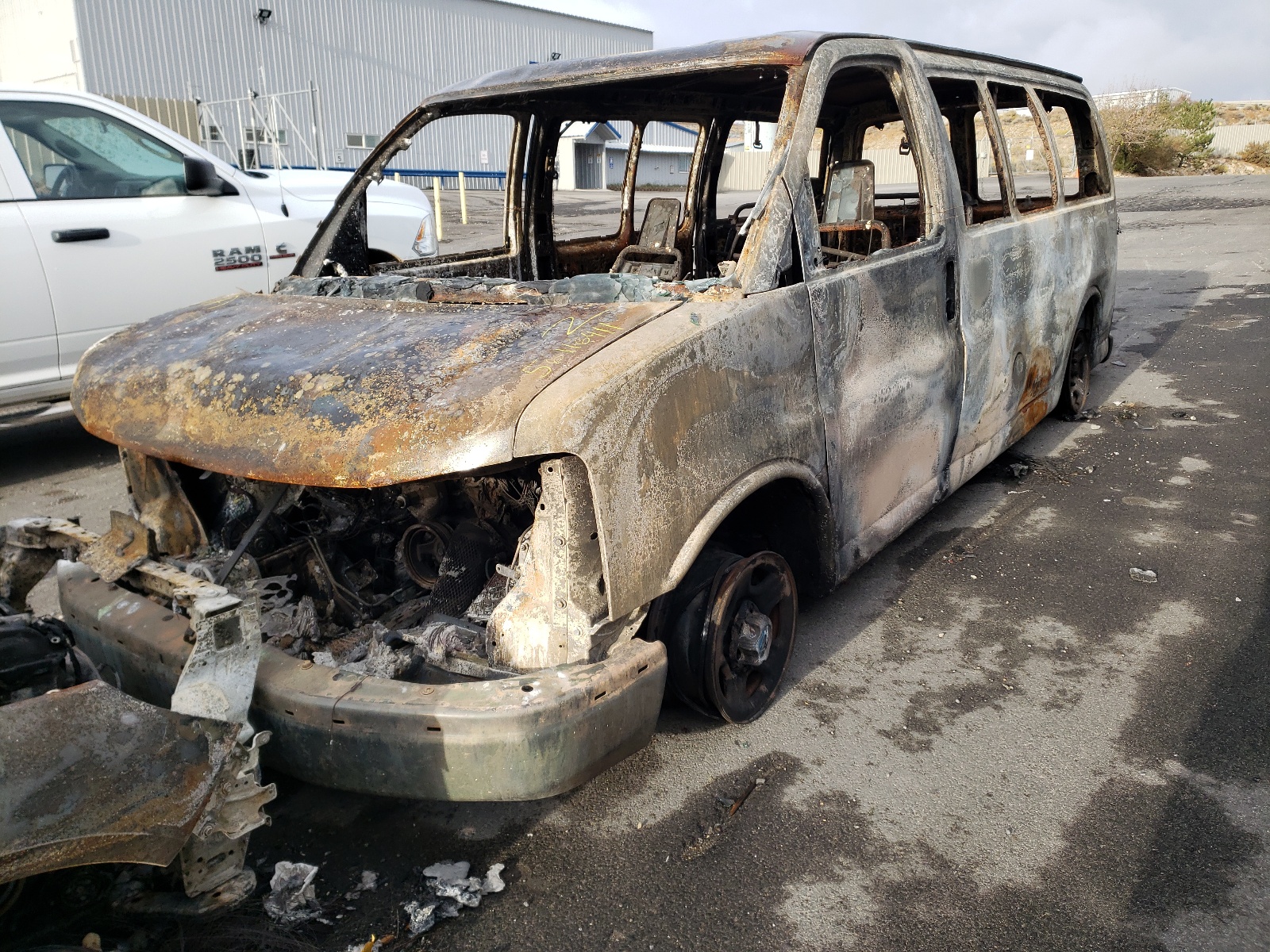 Photo 2 from auction – 2004 CHEVROLET EXPRESS G1 with VIN 1GNFH15T941141068
