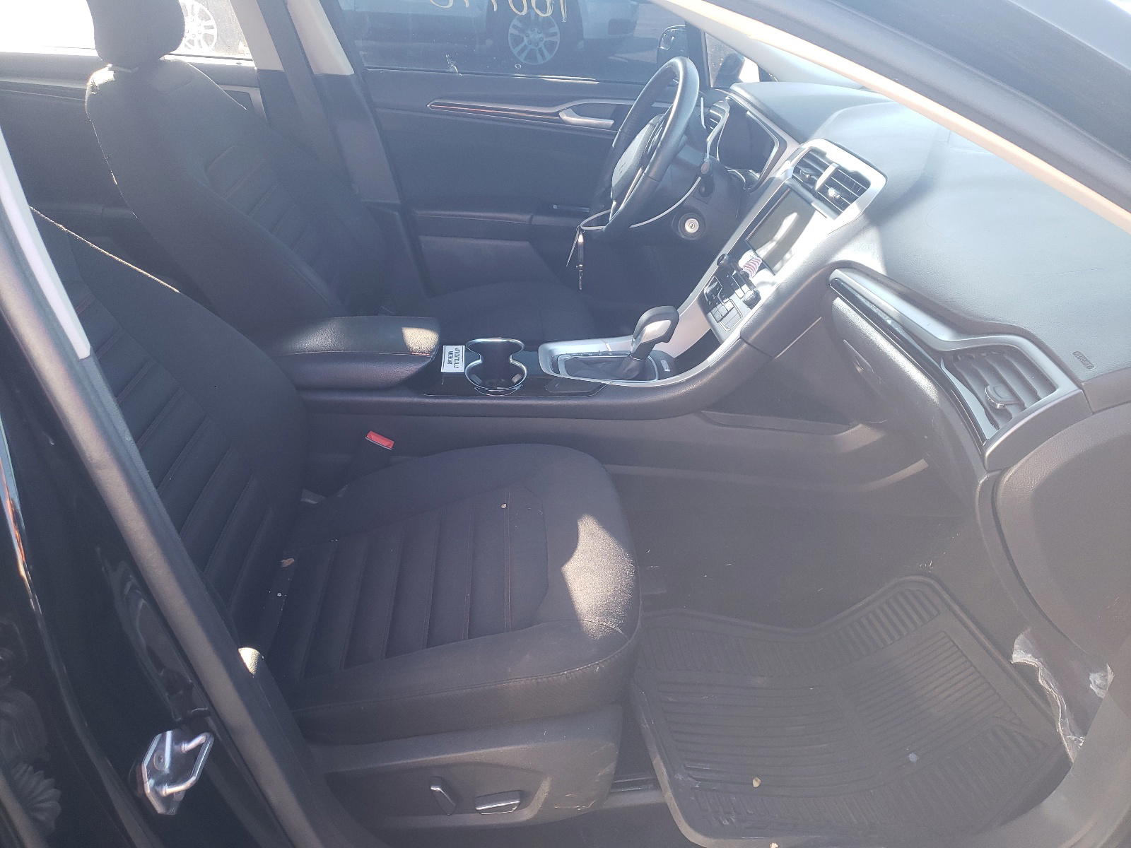 Photo 5 from auction – 2016 FORD FUSION SE with VIN 3FA6P0H77GR337675