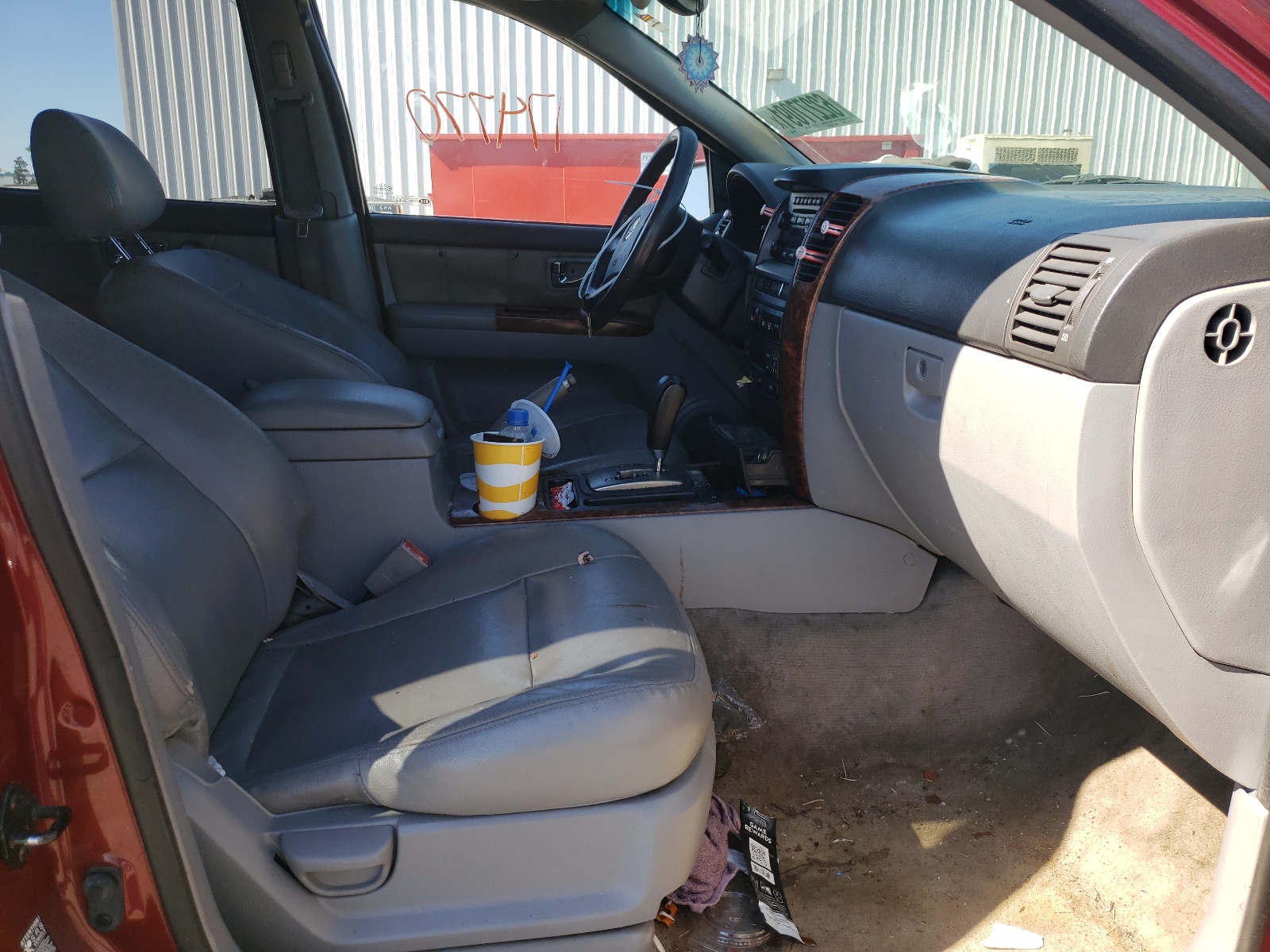 Photo 5 from auction – 2005 KIA SORENTO EX with VIN KNDJC733155384049