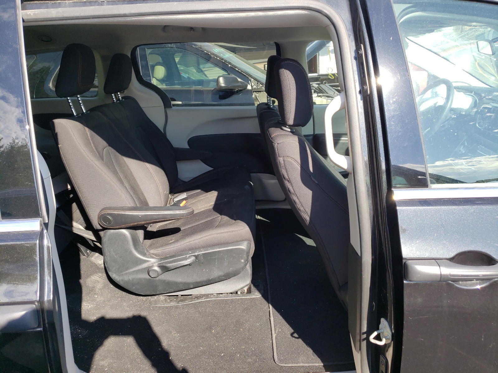 Photo 6 from auction – 2018 CHRYSLER PACIFICA L with VIN 2C4RC1AG2JR316815