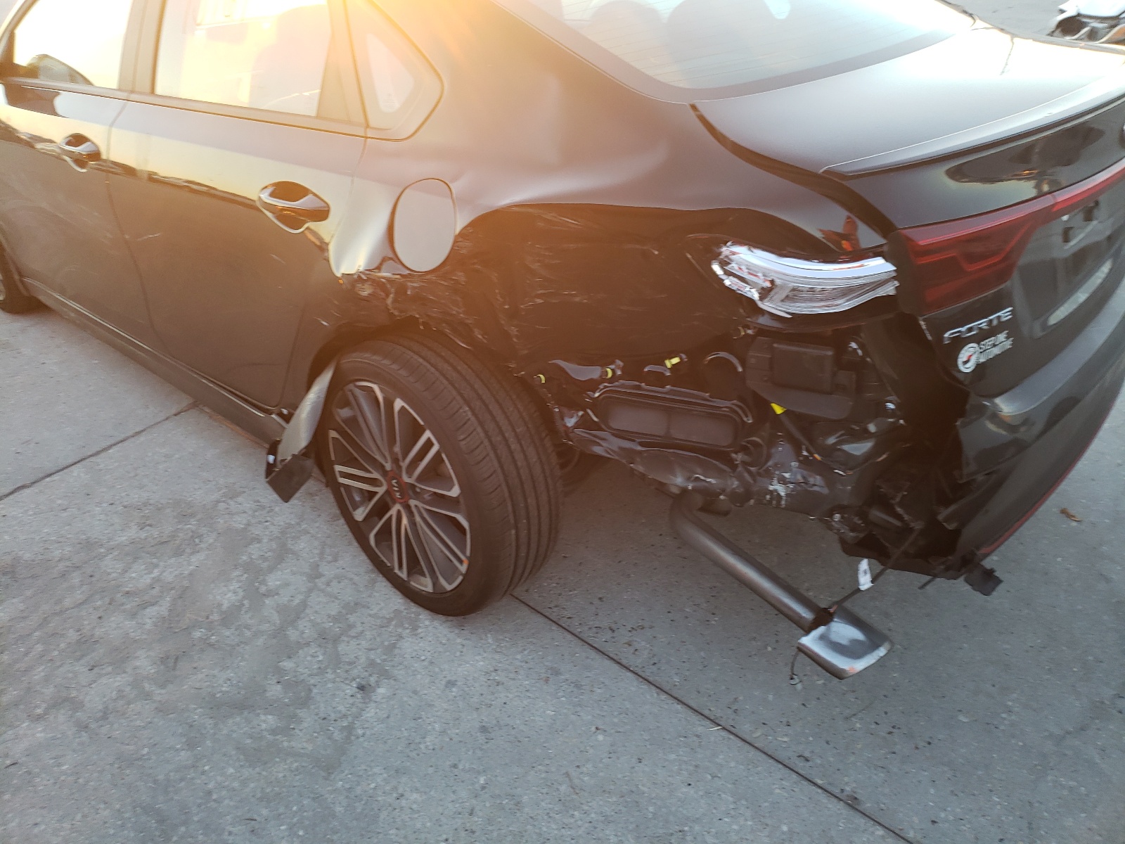 Photo 9 from auction – 2021 KIA FORTE GT with VIN 3KPF44AC5ME339476