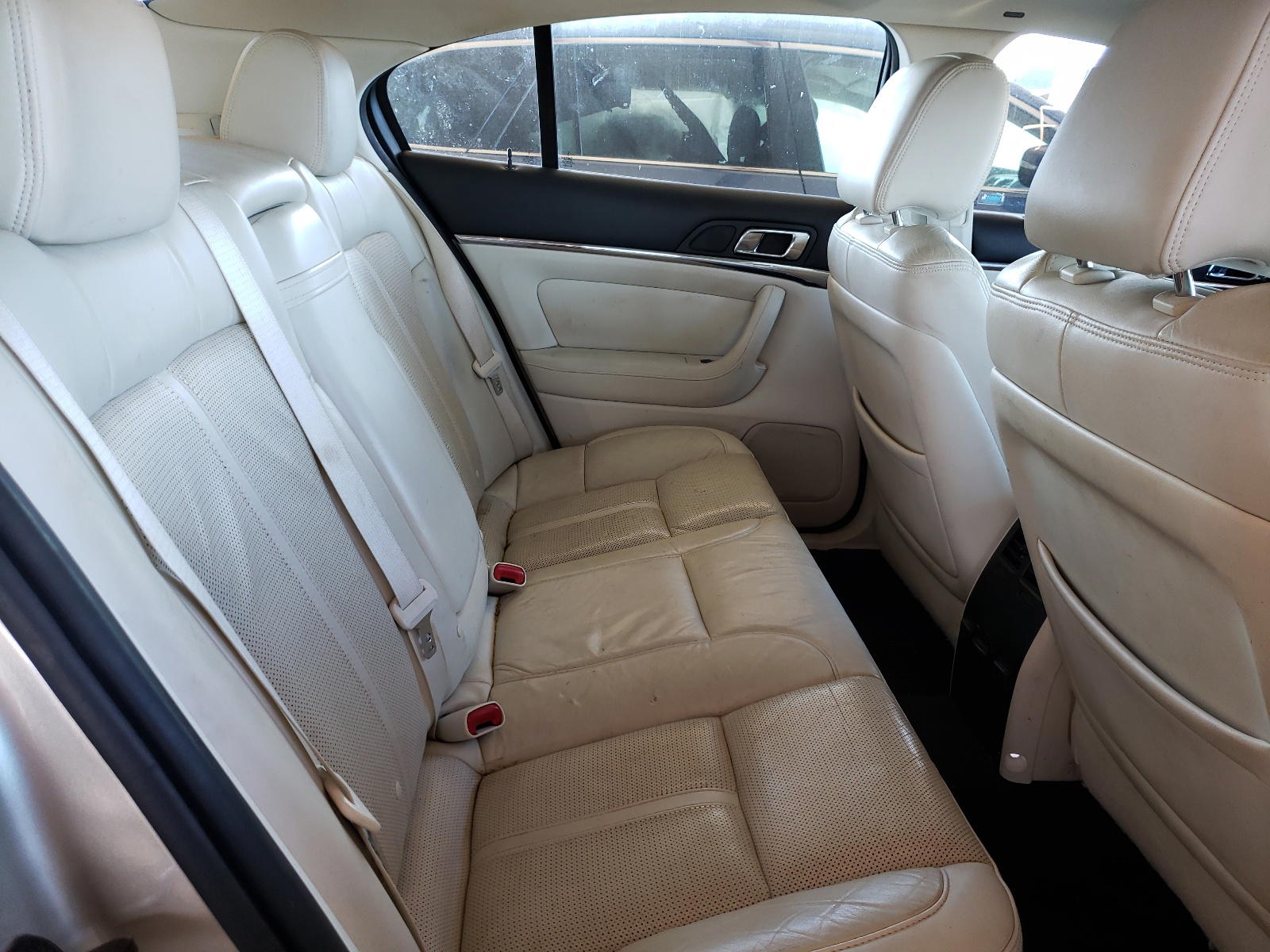 Photo 6 from auction – 2011 LINCOLN MKS with VIN 1LNHL9DR9BG601355