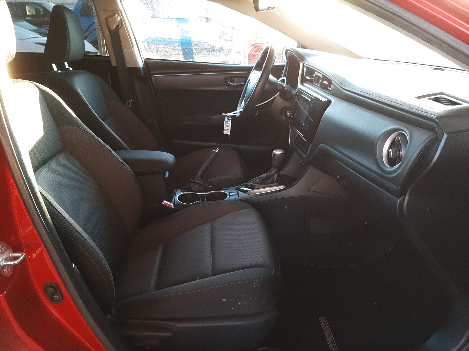 Photo 5 from auction – 2018 TOYOTA COROLLA L with VIN 5YFBURHE4JP843403