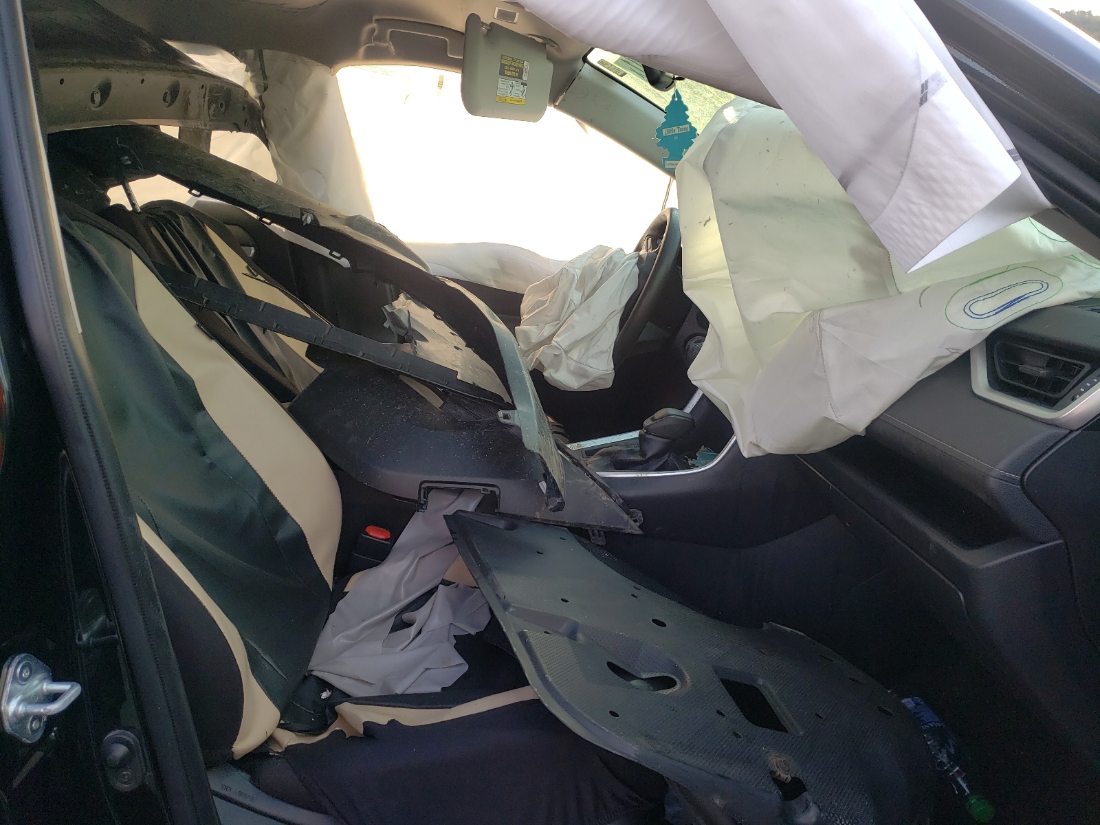 Photo 5 from auction – 2020 TOYOTA RAV4 LE with VIN JTMF1RFV1LD530179