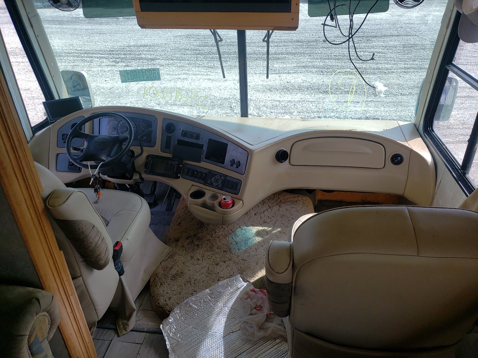 Photo 5 from auction – 2005 WORKHORSE CUSTOM CHASSIS MOTORHOME with VIN 5B4MP67G053397885