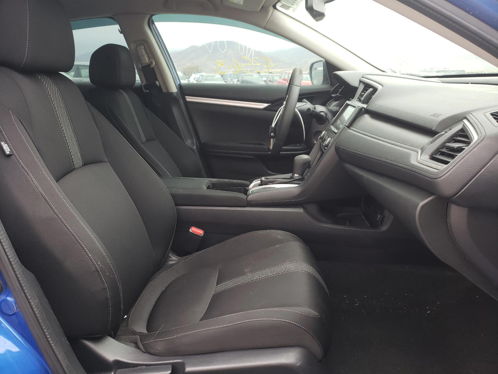 Photo 5 from auction – 2016 HONDA CIVIC LX with VIN 2HGFC2F52GH560044