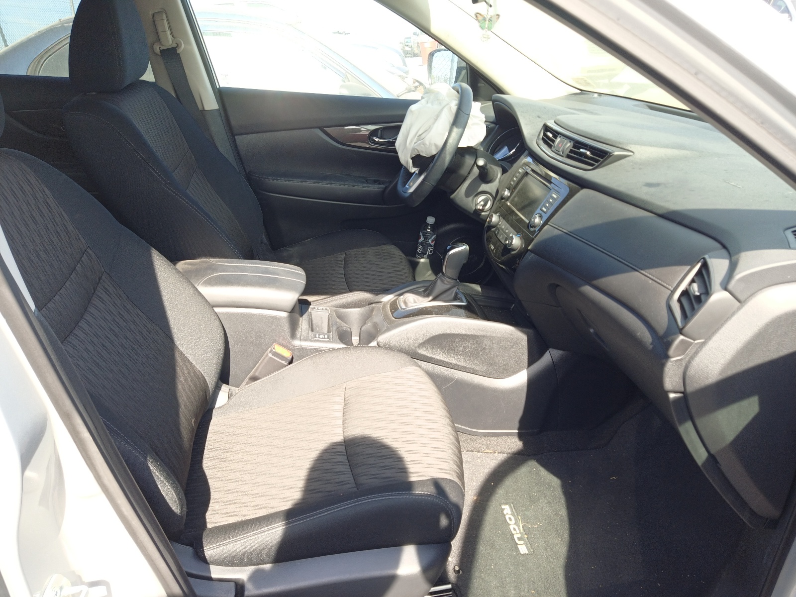 Photo 5 from auction – 2019 NISSAN ROGUE S with VIN 5N1AT2MV3KC803136