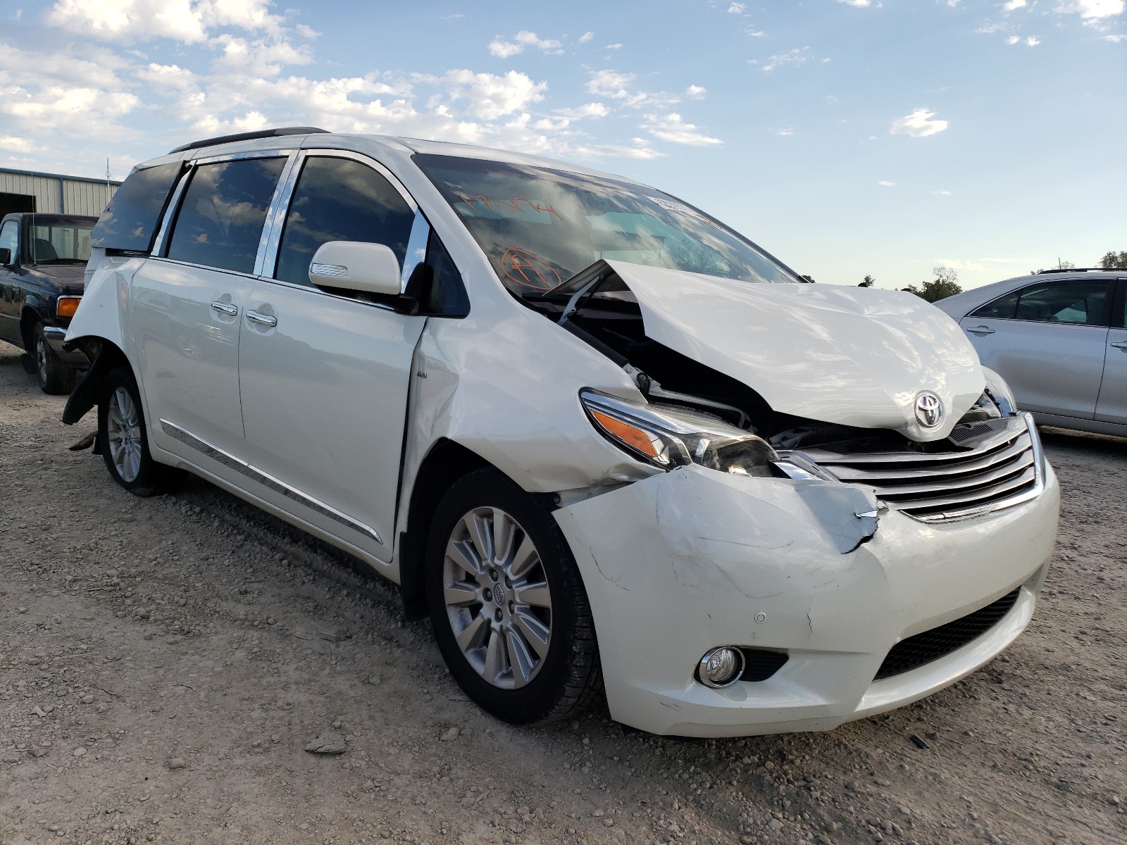 TOYOTA SIENNA XLE 2017 with VIN 5TDDZ3DC1HS170194 - Photo from auction
