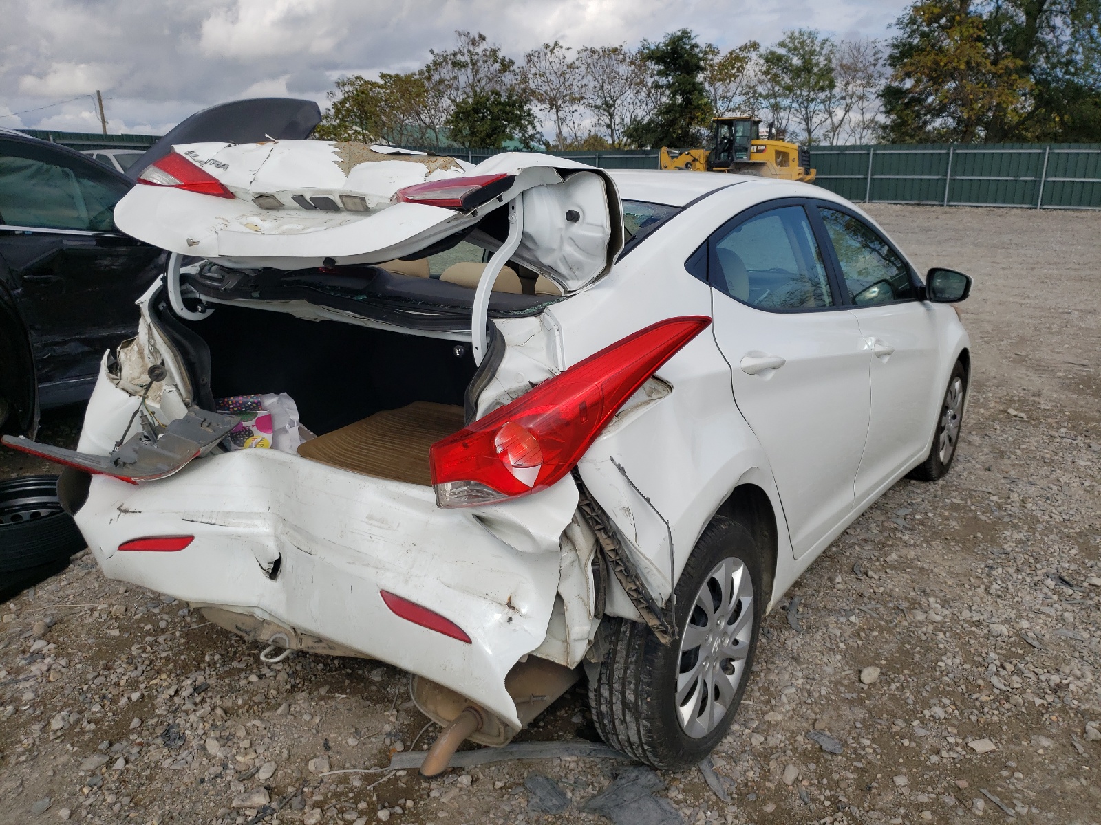 Photo 4 from auction – 2012 HYUNDAI ELANTRA GL with VIN 5NPDH4AE4CH146985