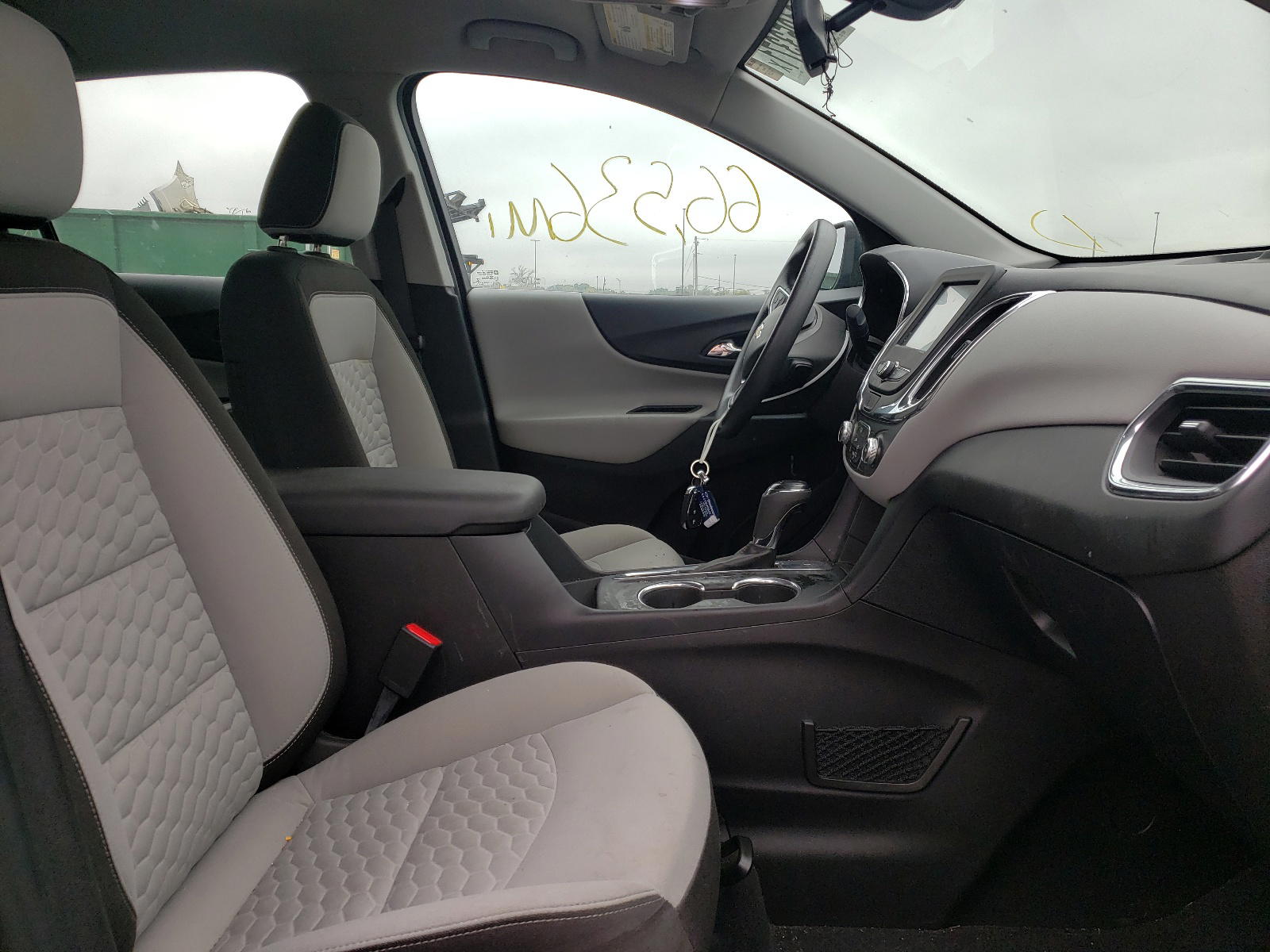 Photo 5 from auction – 2018 CHEVROLET EQUINOX with VIN 2GNAXHEVXJ6139376