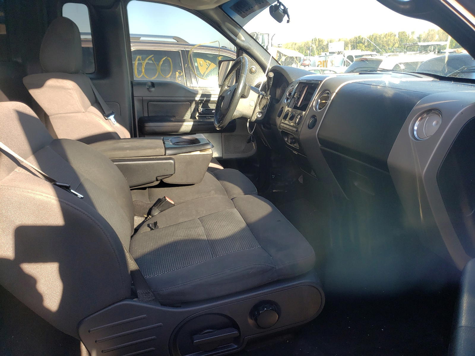 Photo 5 from auction – 2004 FORD F150 with VIN 1FTRF14574NA69651