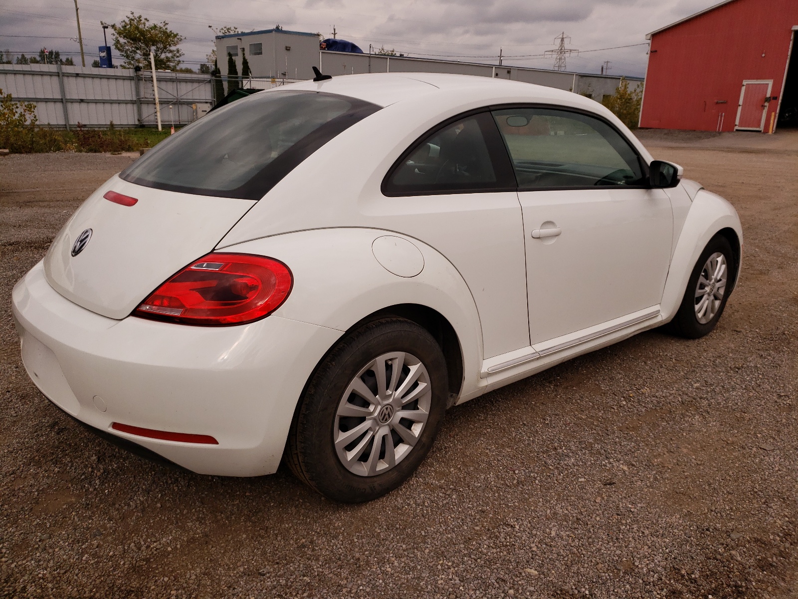Photo 4 from auction – 2016 VOLKSWAGEN BEETLE SE with VIN 3VWJ07AT2GM622223