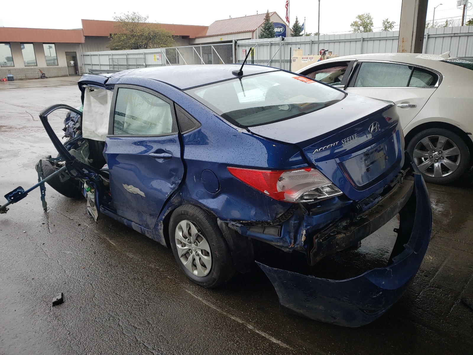 Photo 3 from auction – 2015 HYUNDAI ACCENT GLS with VIN KMHCT4AE1FU905060