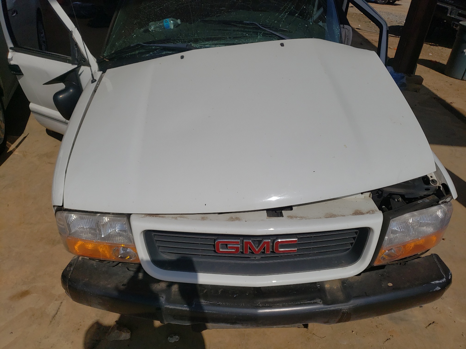 Photo 7 from auction – 1998 GMC SONOMA with VIN 1GTCS19X9W8508698
