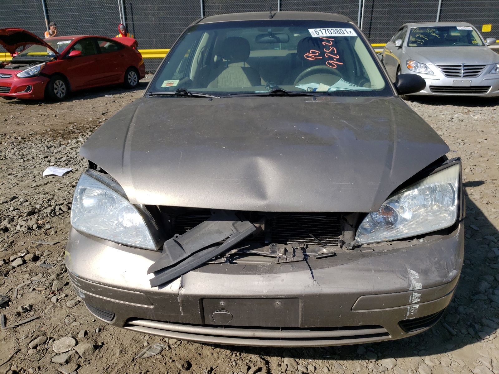Photo 9 from auction – 2005 FORD FOCUS ZX4 with VIN 1FAFP34N45W183362