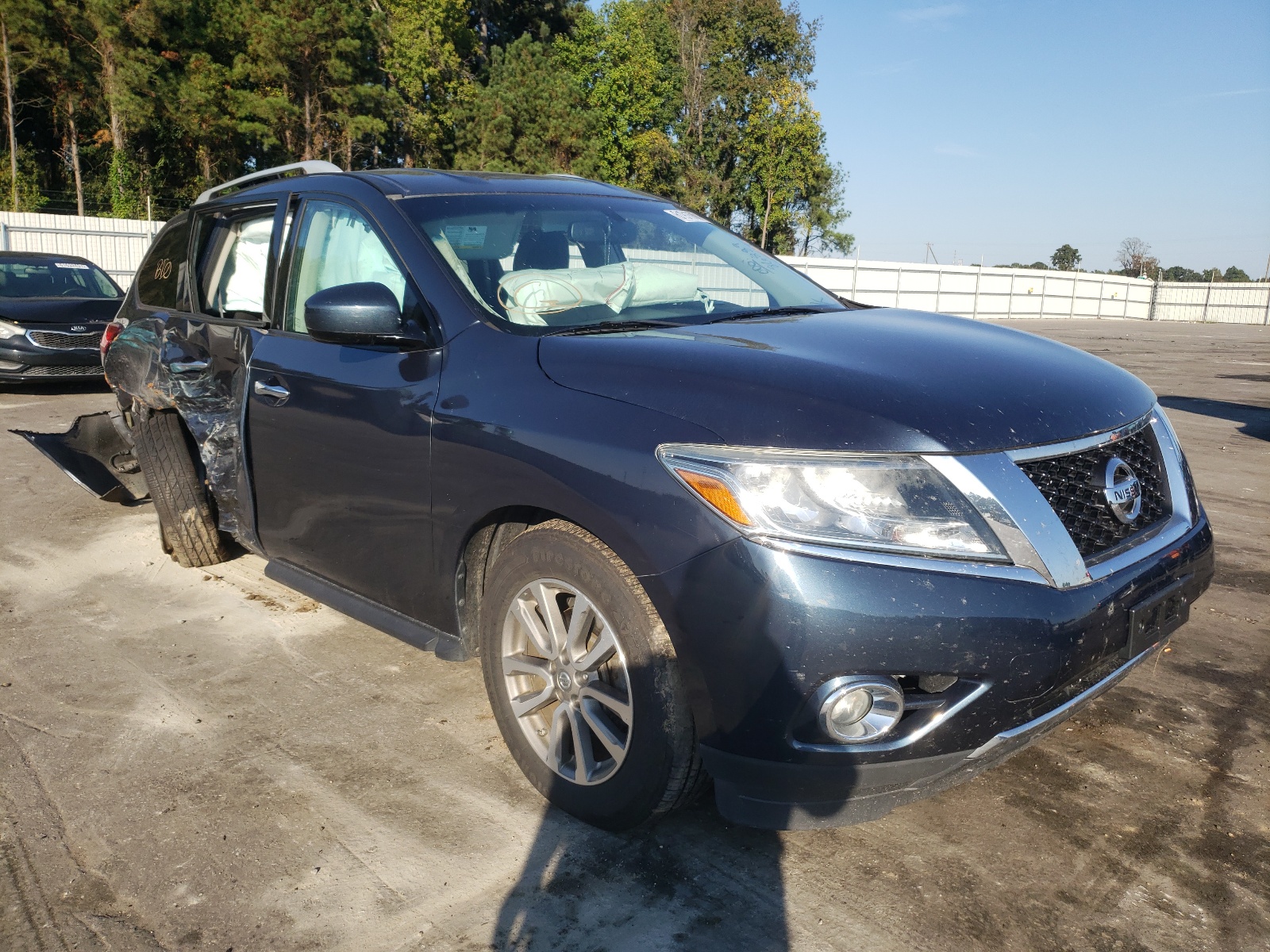 NISSAN PATHFINDER 2016 with VIN 5N1AR2MM2GC611056 - Photo from auction