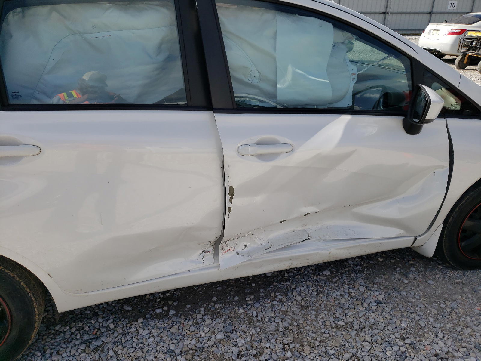 Photo 9 from auction – 2015 NISSAN VERSA NOTE with VIN 3N1CE2CP0FL387103