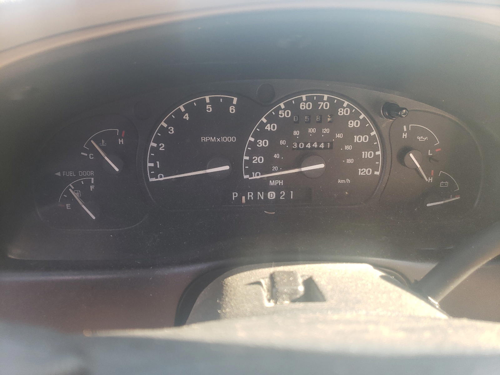 Photo 8 from auction – 2000 FORD EXPLORER X with VIN 1FMZU73E8YUB63801