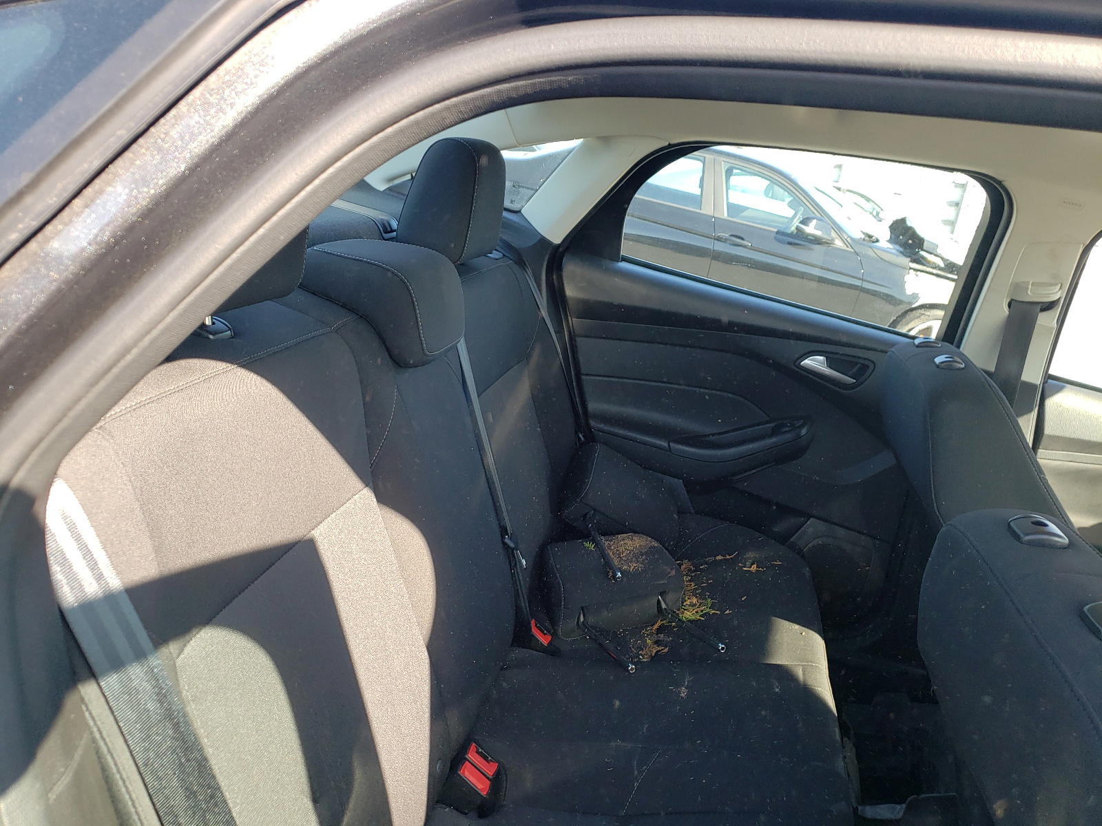 Photo 6 from auction – 2017 FORD FOCUS SE with VIN 1FADP3F2XHL227994