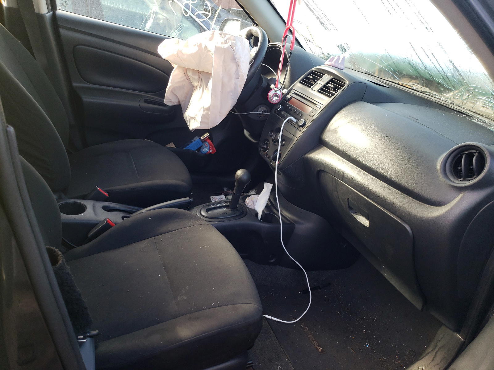 Photo 5 from auction – 2015 NISSAN VERSA S with VIN 3N1CN7AP4FL833737
