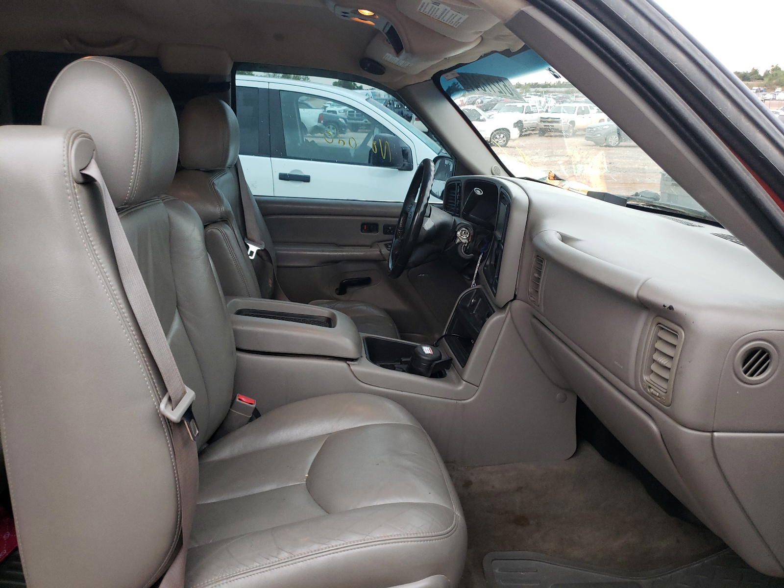 Photo 5 from auction – 2004 CHEVROLET SILVERADO with VIN 2GCEK19TX41227404