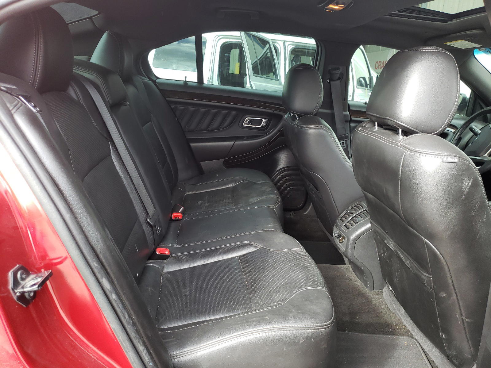 Photo 6 from auction – 2013 FORD TAURUS LIM with VIN 1FAHP2F80DG155934