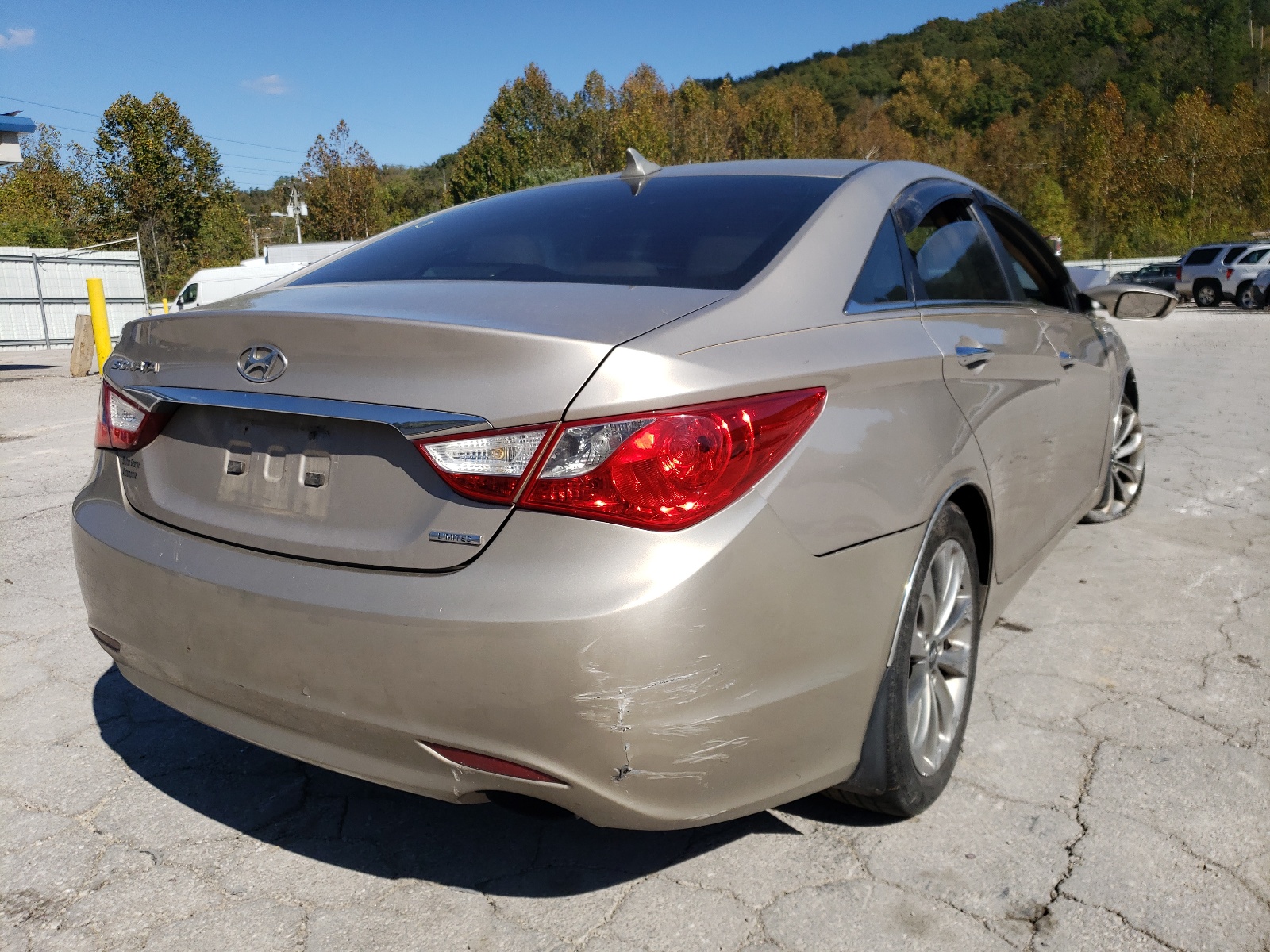 Photo 4 from auction – 2011 HYUNDAI SONATA SE with VIN 5NPEC4AB1BH194371