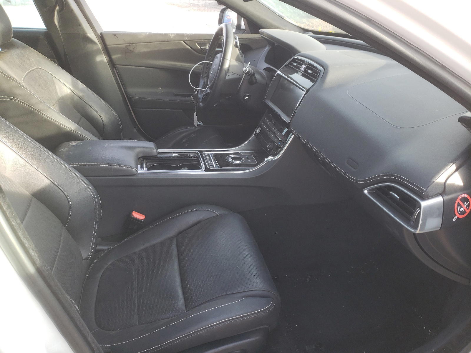 Photo 5 from auction – 2018 JAGUAR XE S with VIN SAJAM4FV0JCP17535