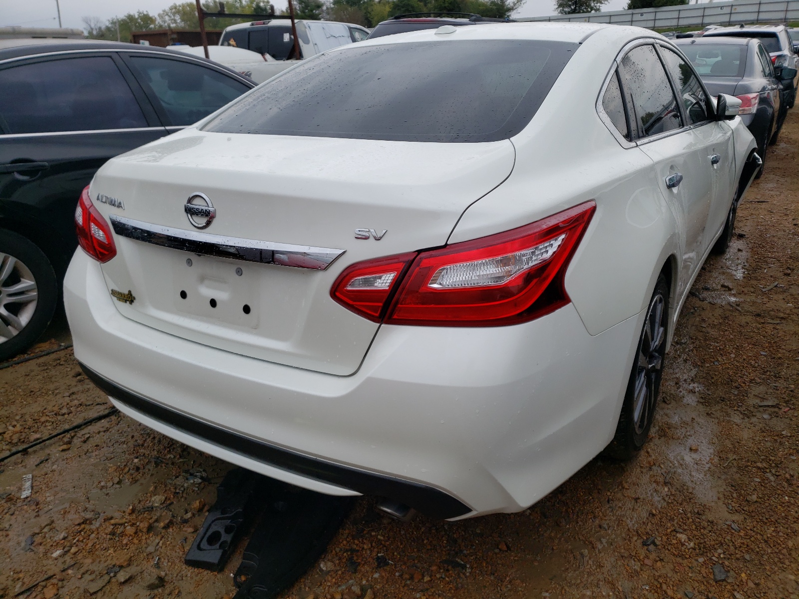 Photo 4 from auction – 2017 NISSAN ALTIMA 2.5 with VIN 1N4AL3AP4HC230598