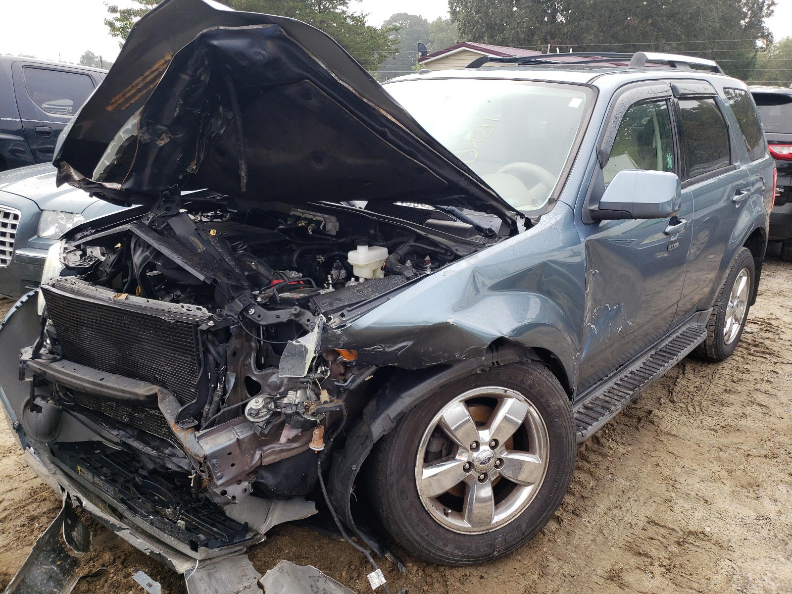 Photo 2 from auction – 2010 FORD ESCAPE LIM with VIN 1FMCU0EG2AKC15548