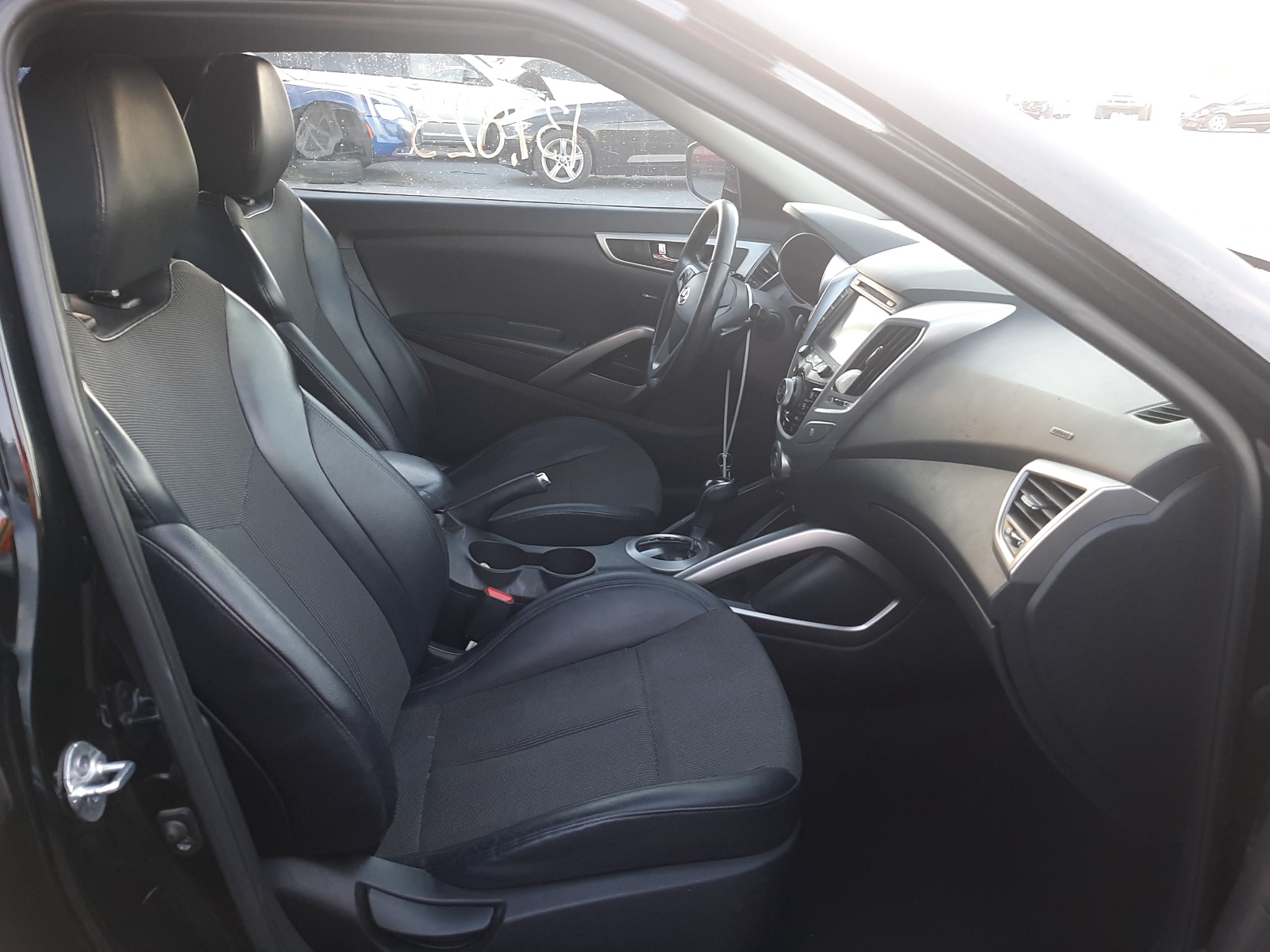 Photo 5 from auction – 2013 HYUNDAI VELOSTER with VIN KMHTC6AD9DU141068
