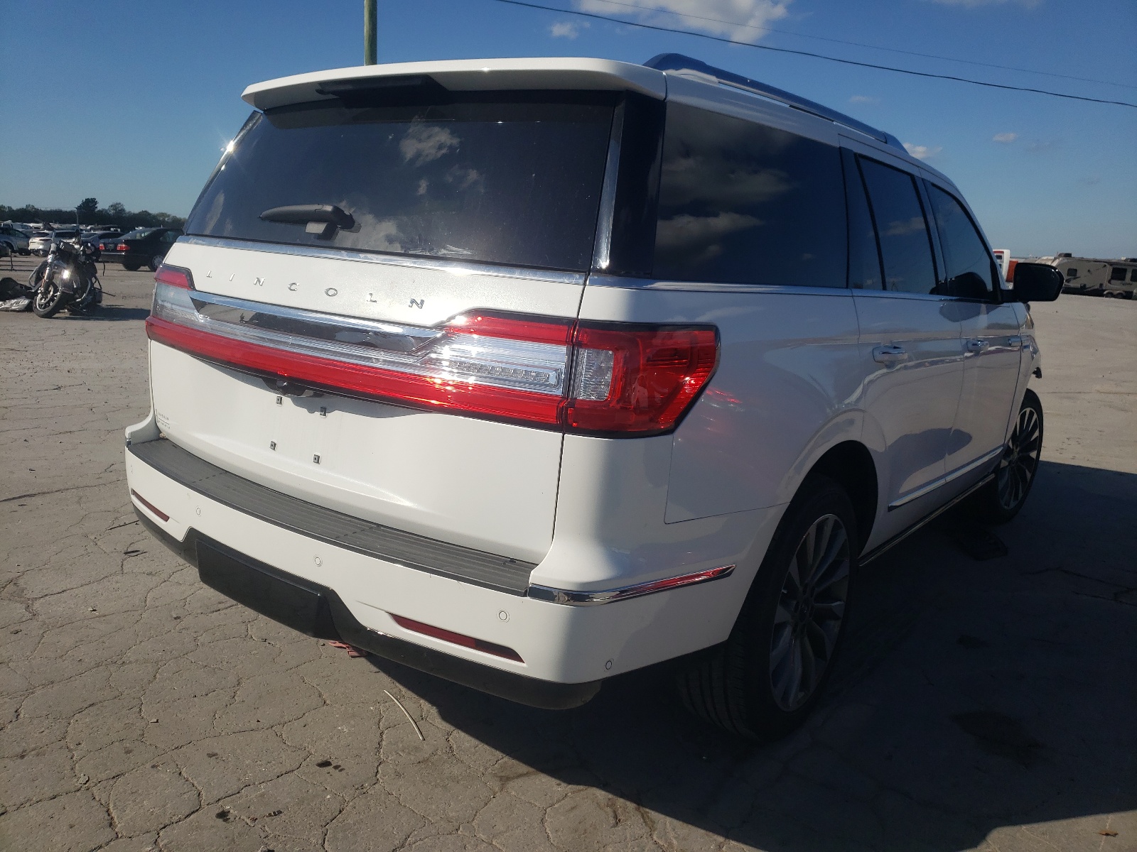 Photo 4 from auction – 2020 LINCOLN NAVIGATOR with VIN 5LMJJ2LT2LEL17958