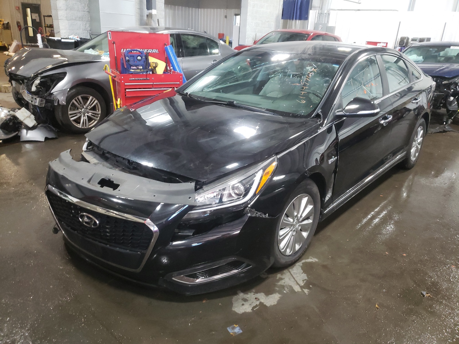 Photo 2 from auction – 2017 HYUNDAI SONATA HYB with VIN KMHE24L33HA064192