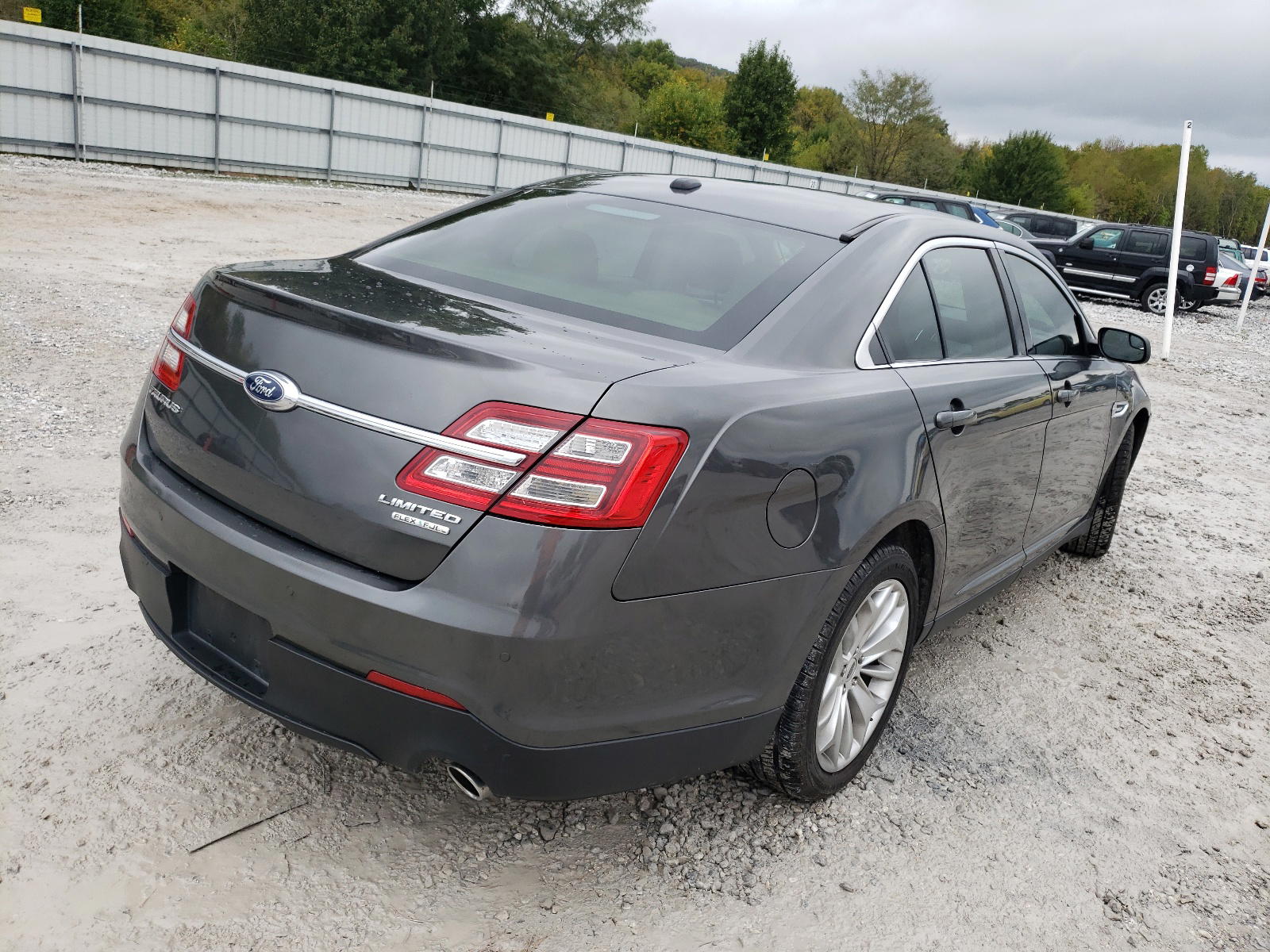 Photo 4 from auction – 2016 FORD TAURUS LIM with VIN 1FAHP2F8XGG114246