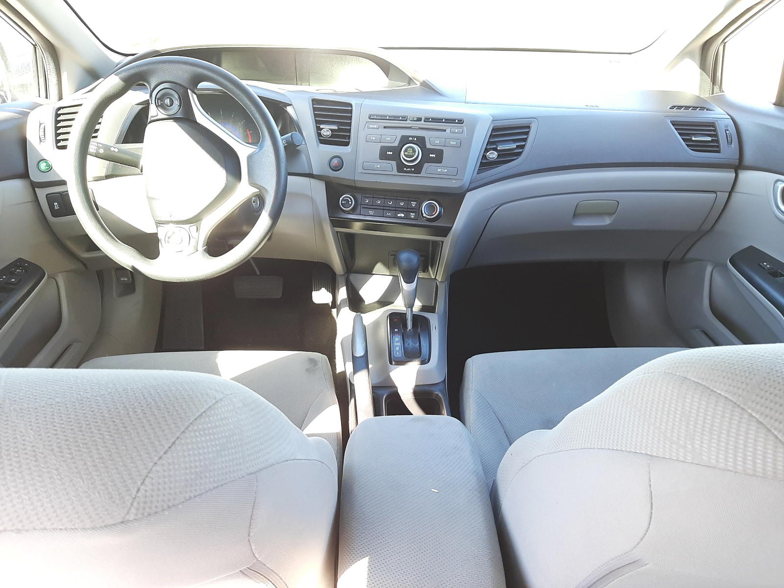 Photo 9 from auction – 2012 HONDA CIVIC LX with VIN 2HGFB2F59CH573757