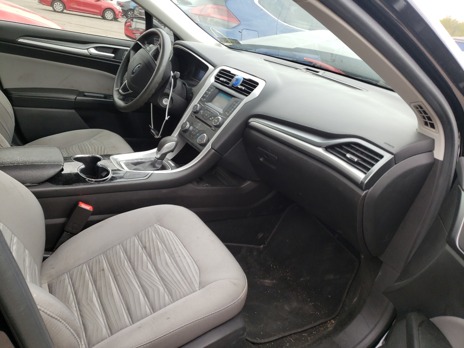 Photo 5 from auction – 2016 FORD FUSION S with VIN 3FA6P0G76GR222082