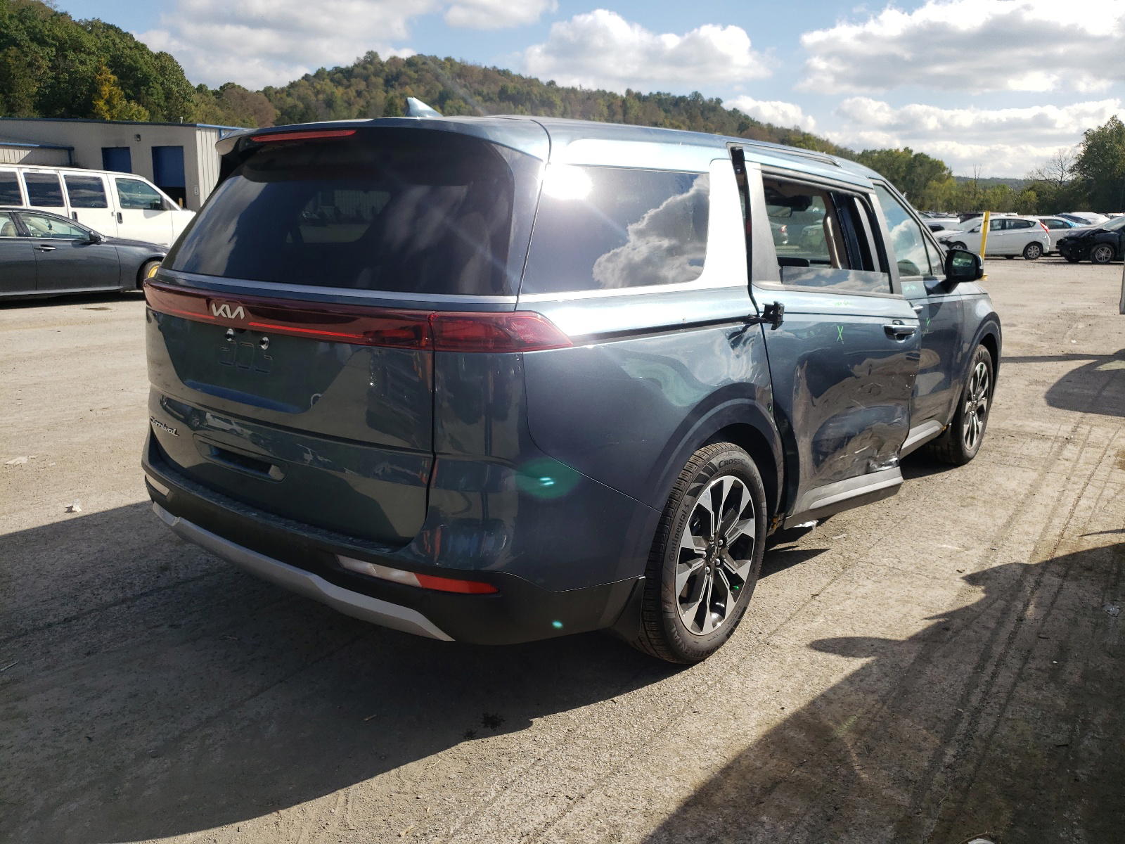 Photo 4 from auction – 2022 KIA CARNIVAL E with VIN KNDNC5H37N6079616