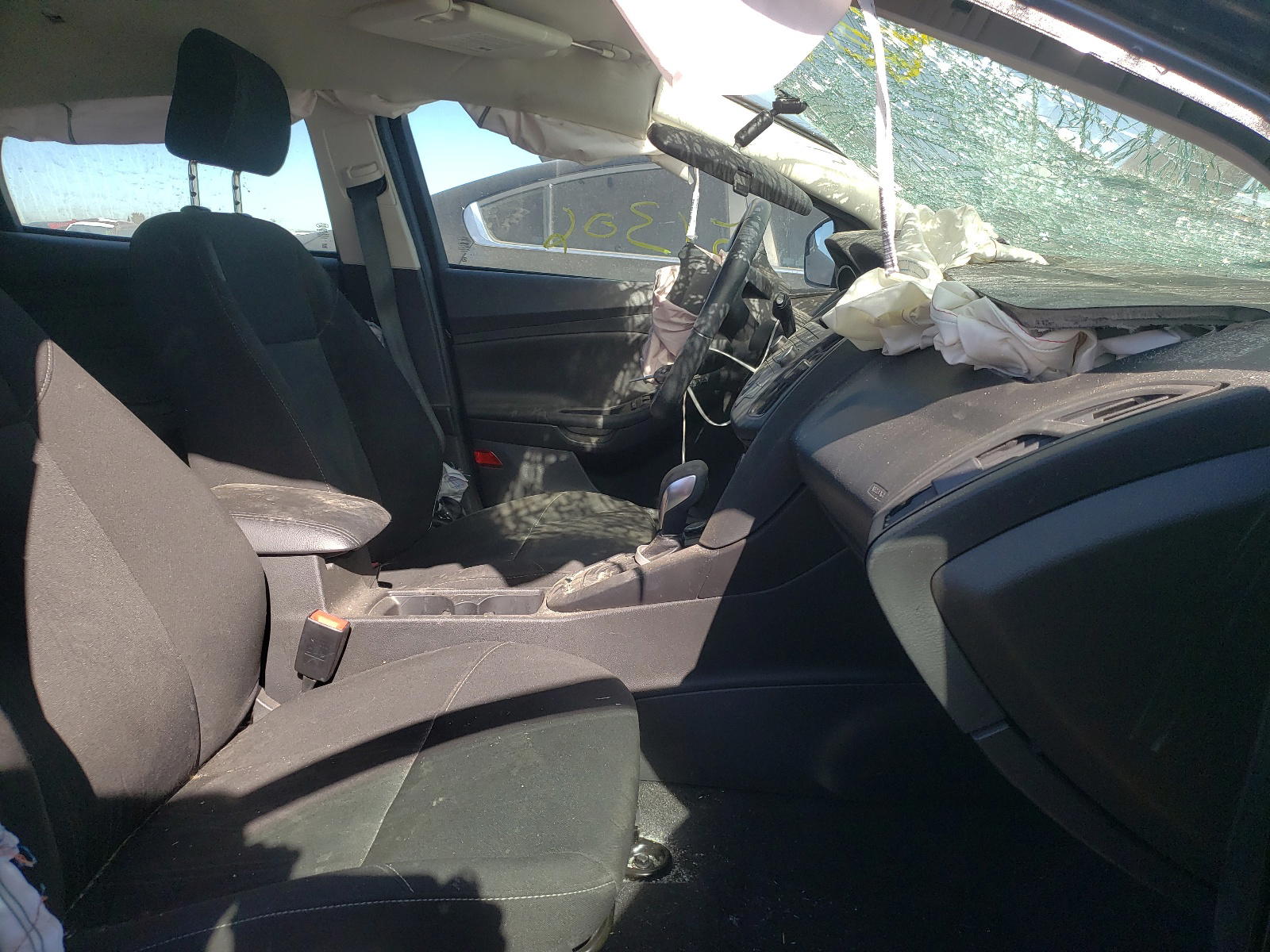 Photo 5 from auction – 2017 FORD FOCUS SE with VIN 1FADP3K29HL347937