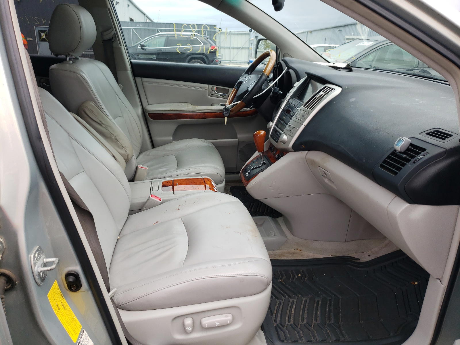 Photo 5 from auction – 2005 LEXUS RX 330 with VIN 2T2HA31U05C048173