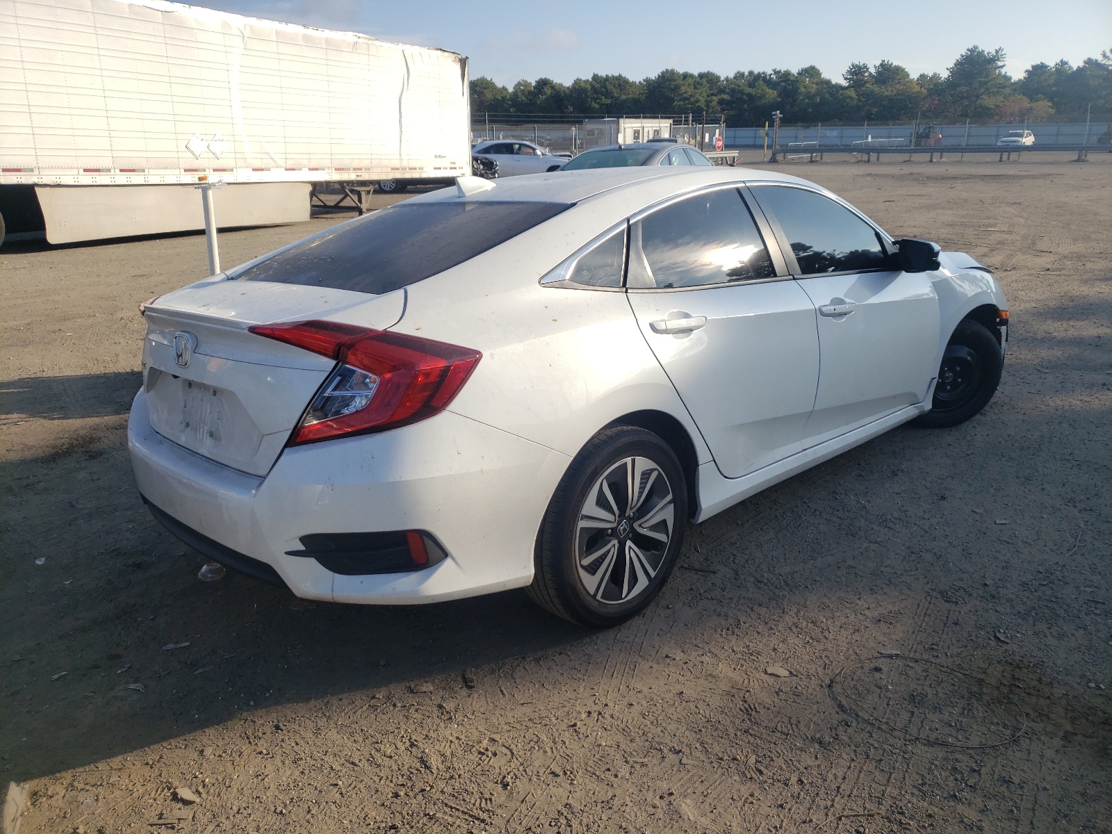 Photo 4 from auction – 2017 HONDA CIVIC EX with VIN 19XFC1F38HE207277