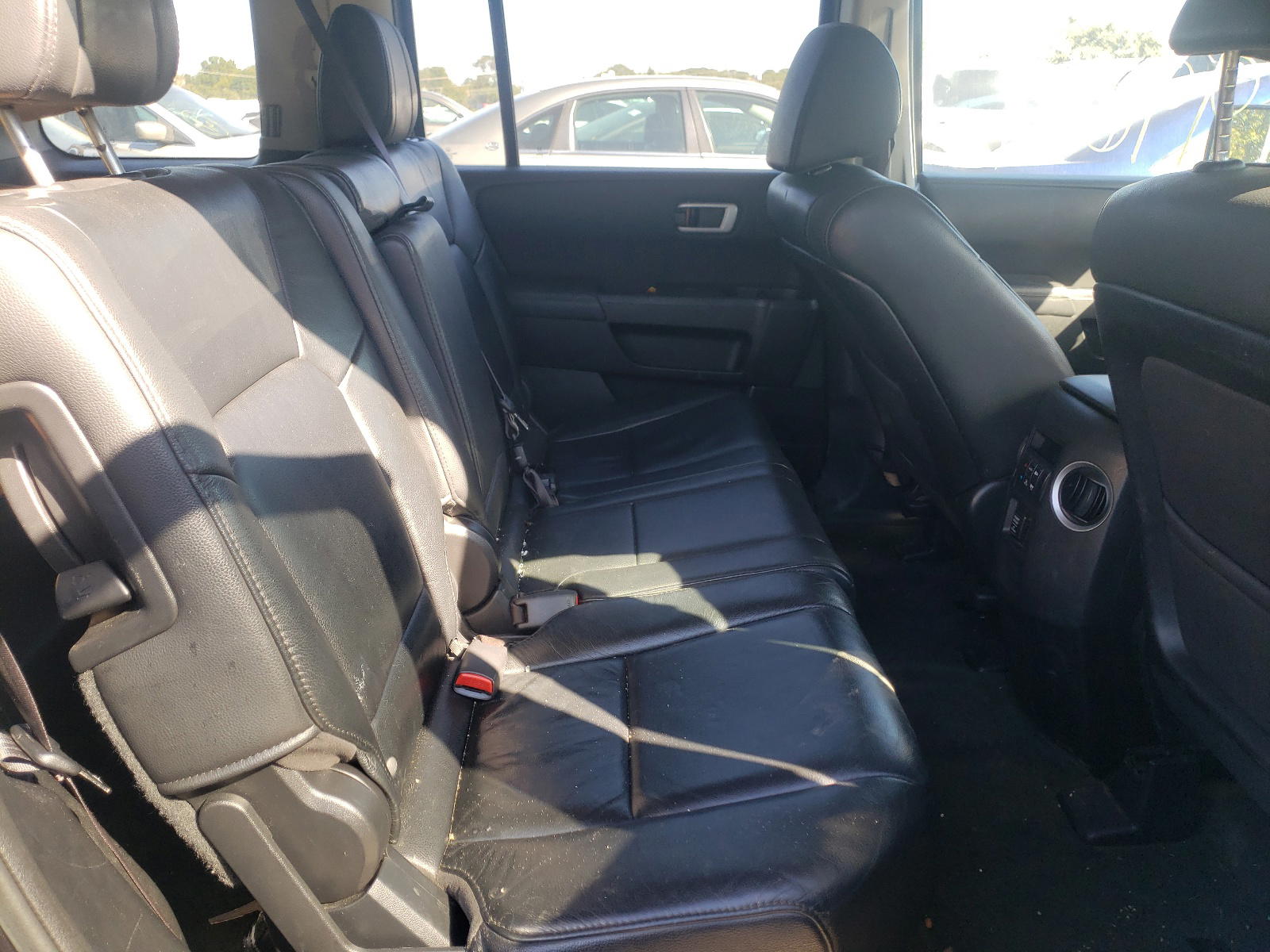 Photo 6 from auction – 2015 HONDA PILOT EXL with VIN 5FNYF4H50FB023717