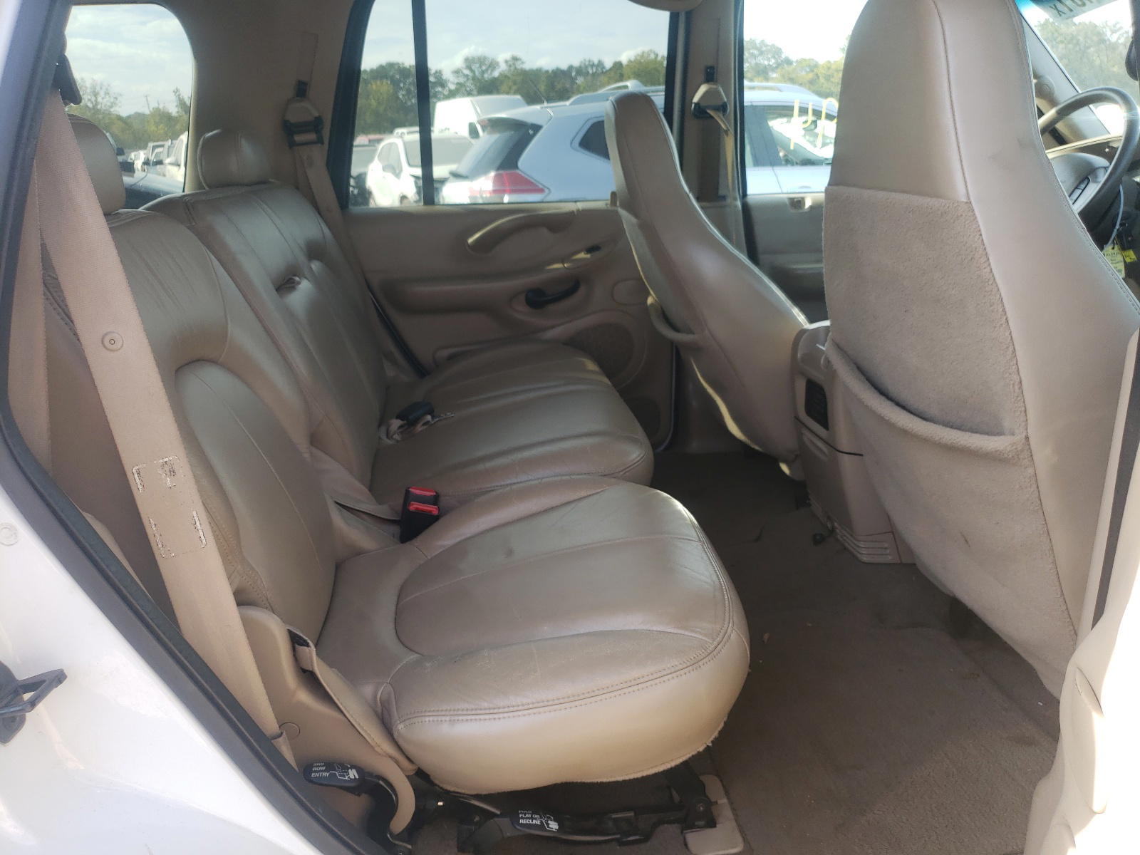 Photo 6 from auction – 2001 FORD EXPEDITION with VIN 1FMRU15W91LB74188