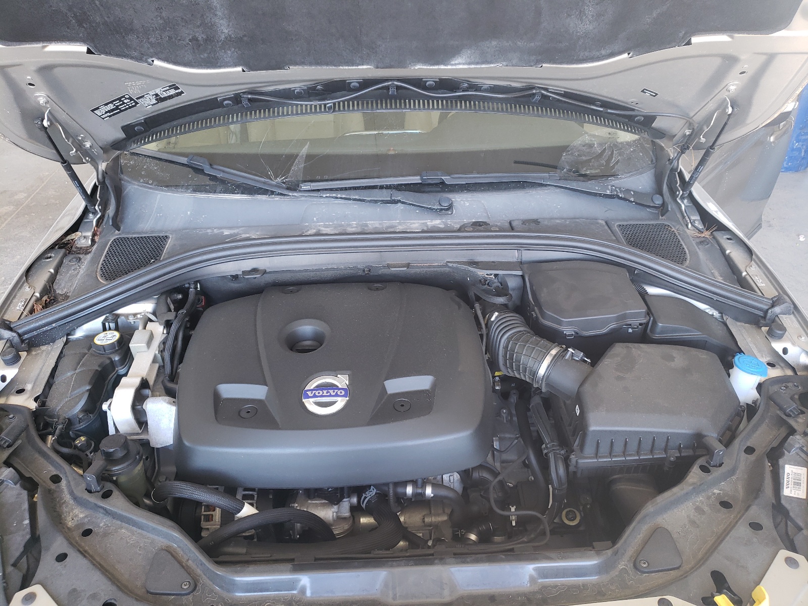 Photo 7 from auction – 2015 VOLVO XC60 T6 PL with VIN YV449MDD5F2625550