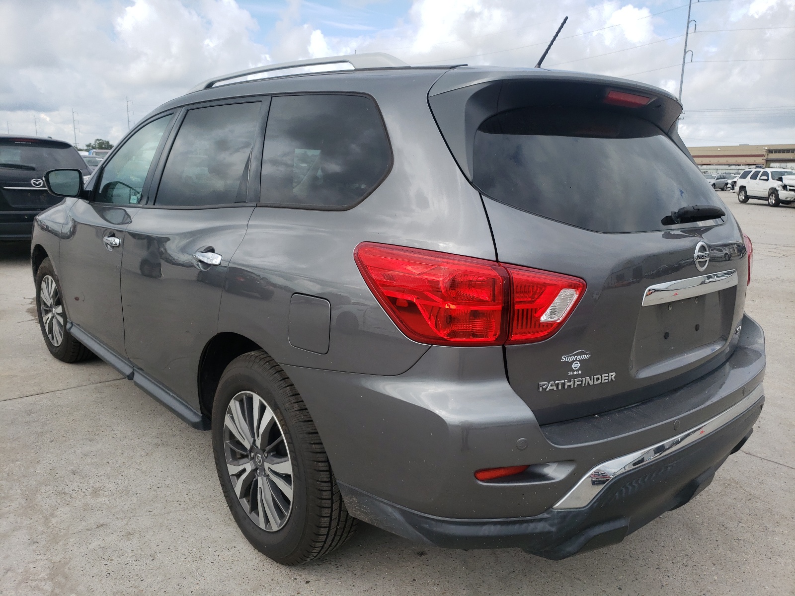 Photo 3 from auction – 2017 NISSAN PATHFINDER with VIN 5N1DR2MN1HC680750