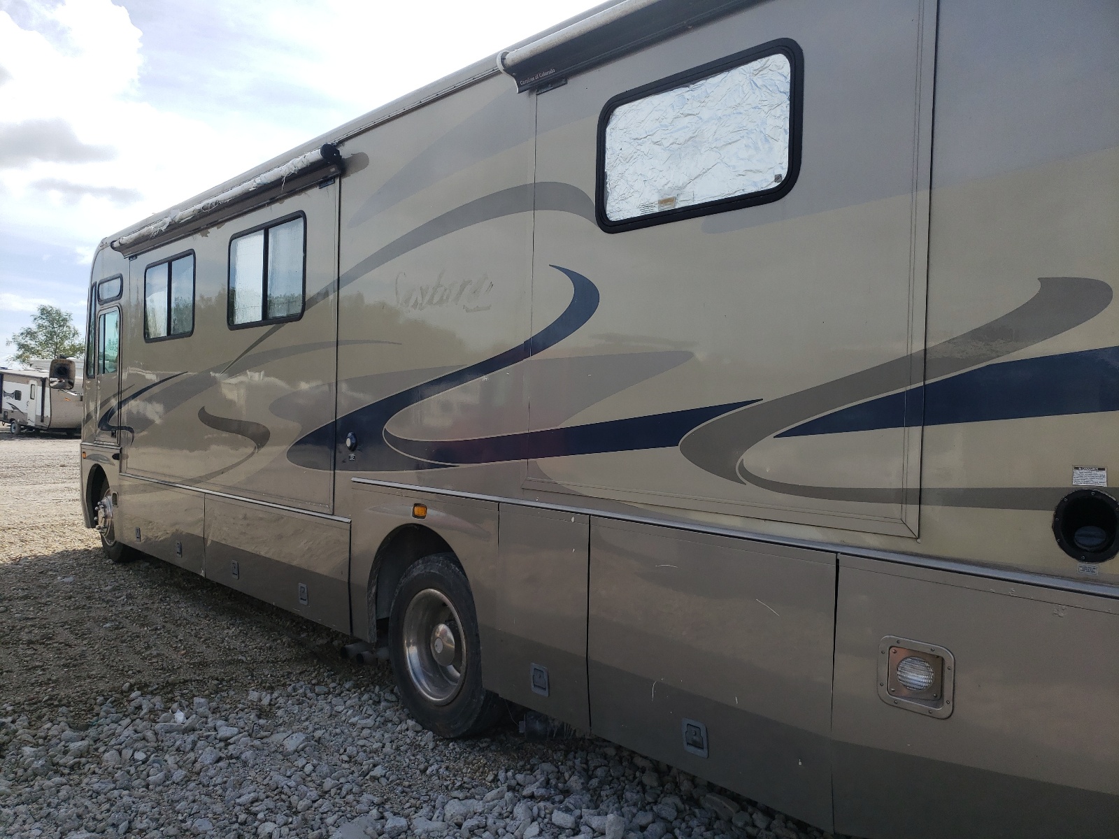 Photo 3 from auction – 2005 WORKHORSE CUSTOM CHASSIS MOTORHOME with VIN 5B4MP67G053397885