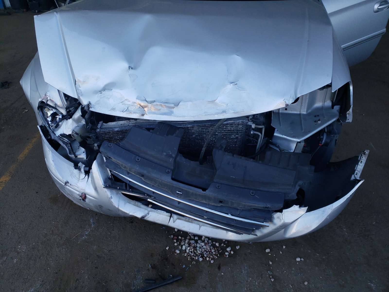 Photo 9 from auction – 2005 CHRYSLER TOWN & COU with VIN 2C4GP54L25R523027