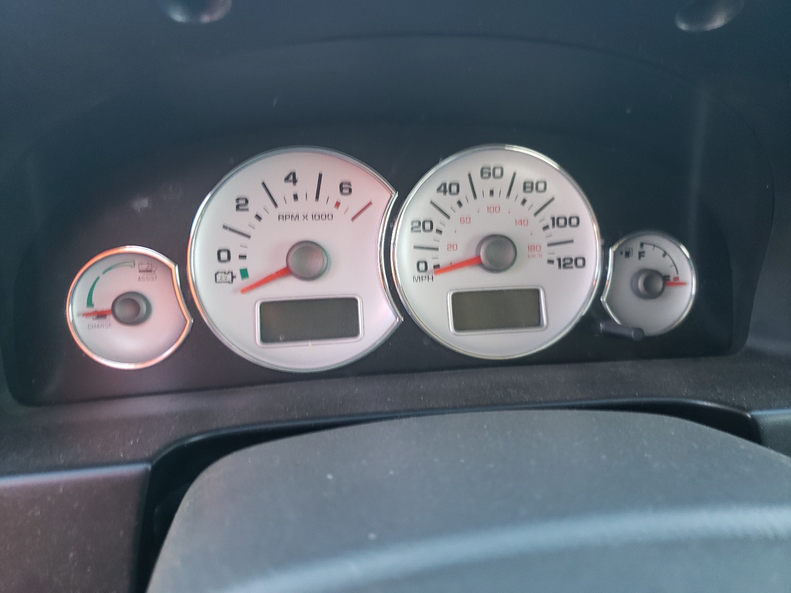 Photo 8 from auction – 2005 FORD ESCAPE HEV with VIN 1FMCU96H75KD54477